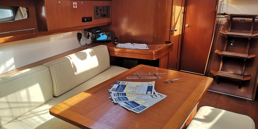 Beneteau Oceanis 43