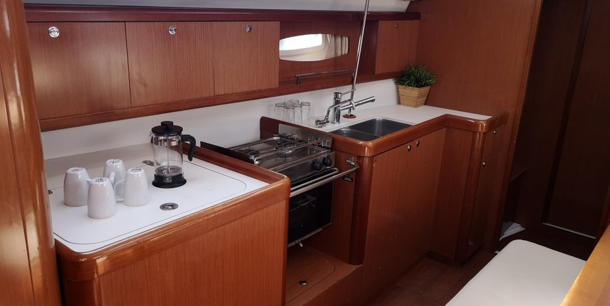 Beneteau Oceanis 43