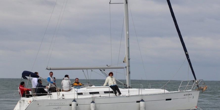 Beneteau 37