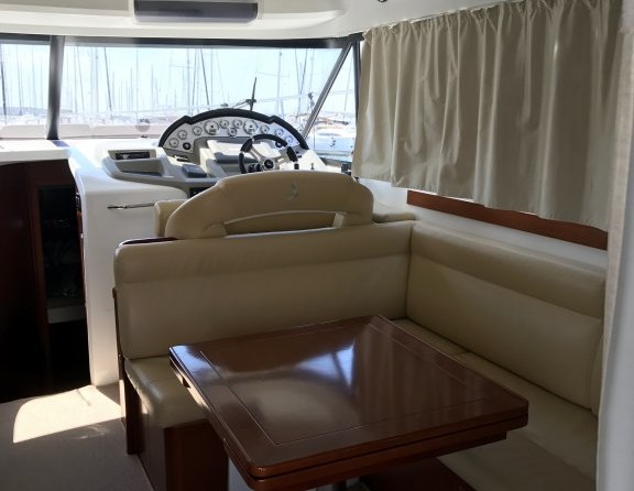 Beneteau Antares 42