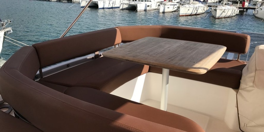 Beneteau Antares 42