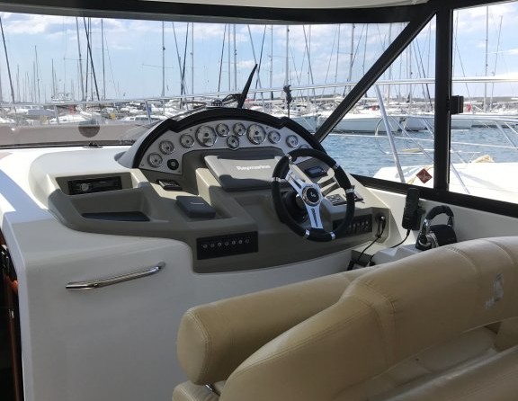 Beneteau Antares 42