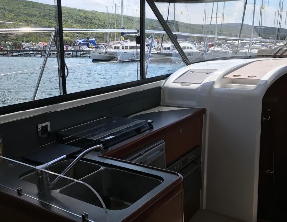 Beneteau Antares 42