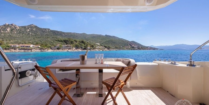 Monte Carlo Yachts 6 Fly