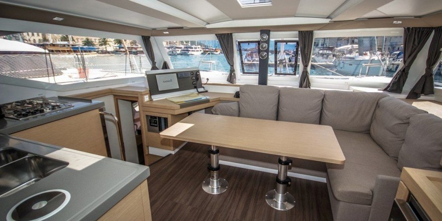 Fountaine Pajot Lucia 40