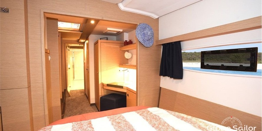 Fountaine Pajot Lucia 40