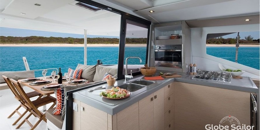 Fountaine Pajot Lucia 40