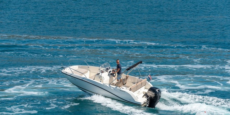 Quicksilver Activ 605 Open