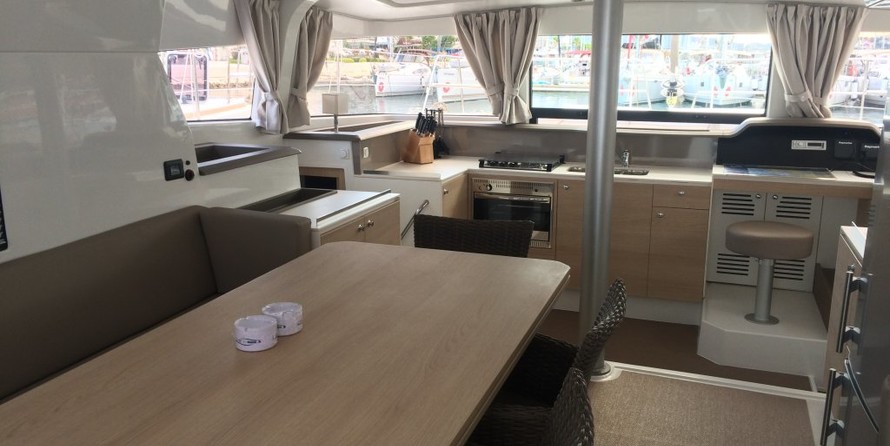 Bali catamarans 4.0 lounge