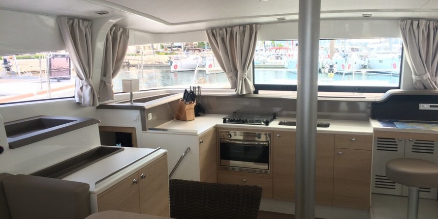 Bali catamarans 4.0 lounge