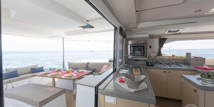 Fountaine Pajot Saona 47