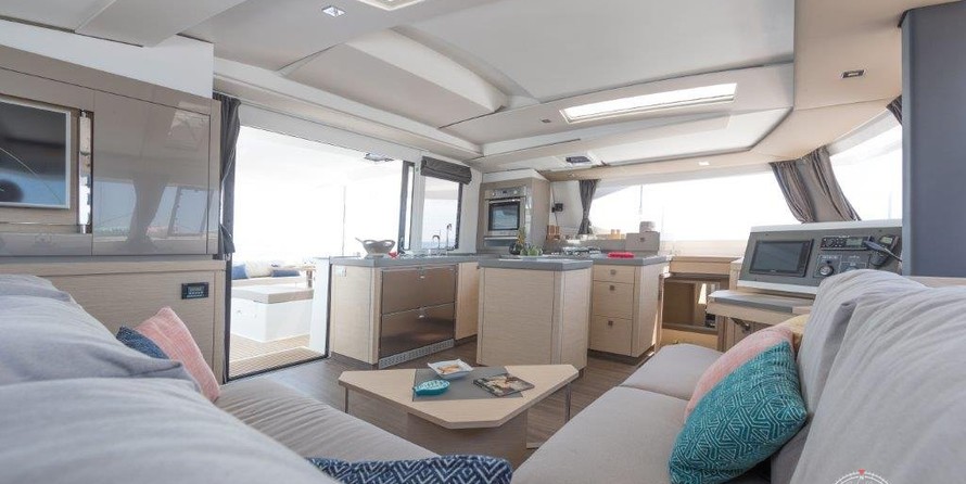 Fountaine Pajot Saona 47