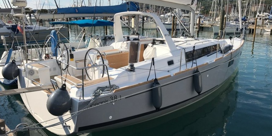 Beneteau Oceanis 38.1