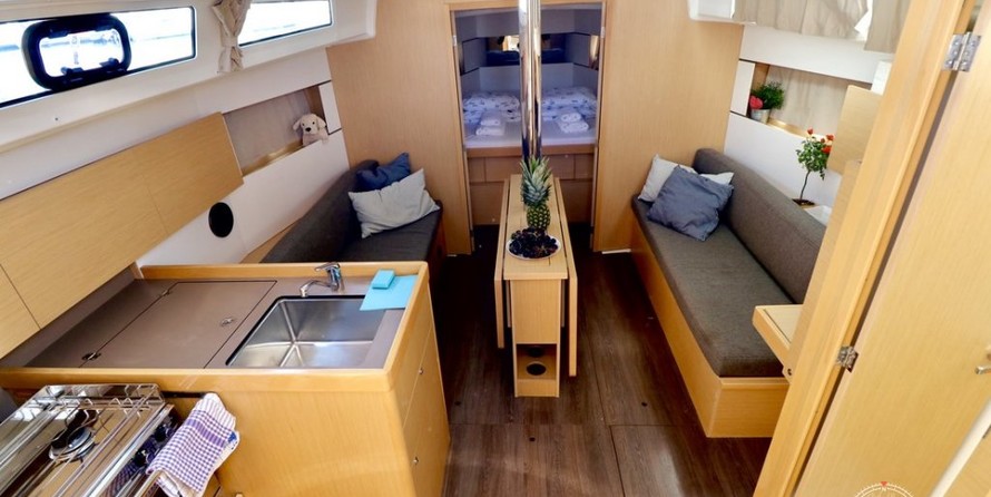 Beneteau Oceanis 38.1