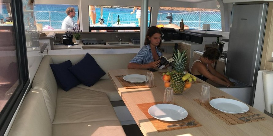 Bali catamarans 4.0 lounge