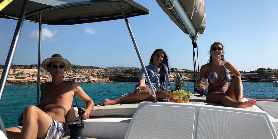 Bali catamarans 4.0 lounge