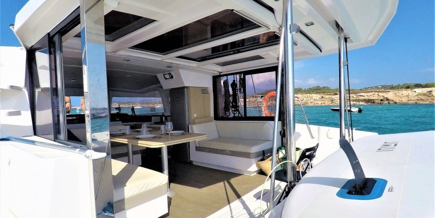 Bali catamarans 4.0 lounge
