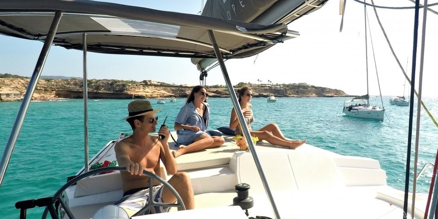 Bali catamarans 4.0 lounge