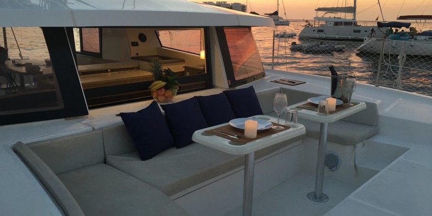 Bali catamarans 4.0 lounge