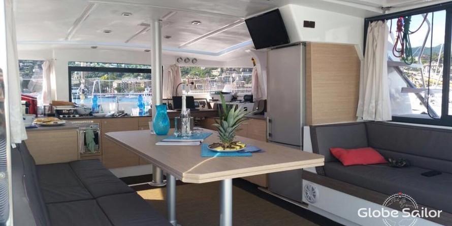 Bali catamarans 4.0 lounge