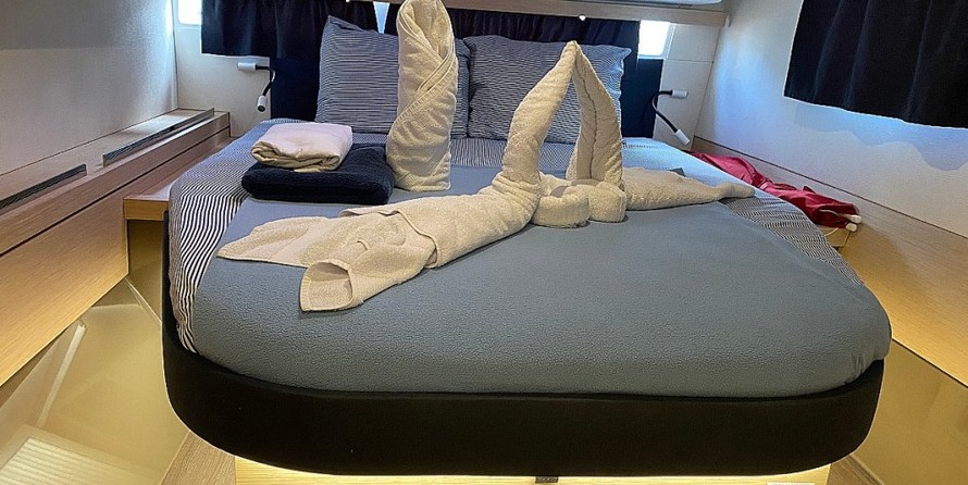 Fountaine Pajot Lucia 40