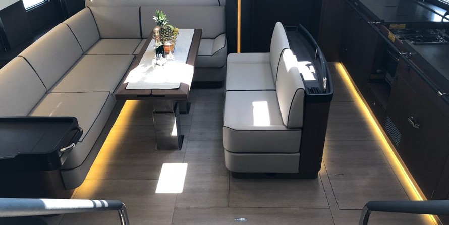 Beneteau Oceanis Yacht 62