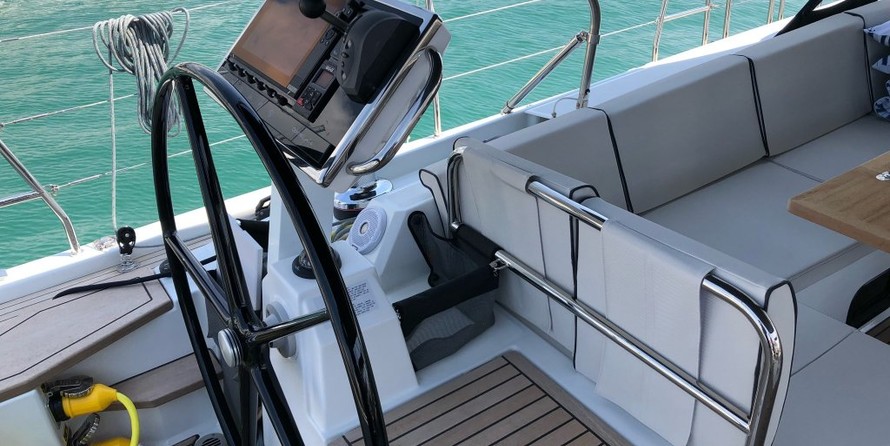 Beneteau Oceanis Yacht 62