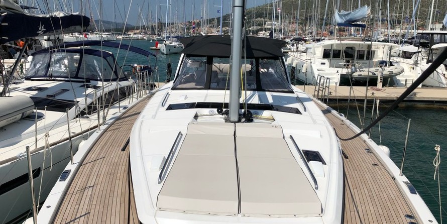 Beneteau Oceanis Yacht 62