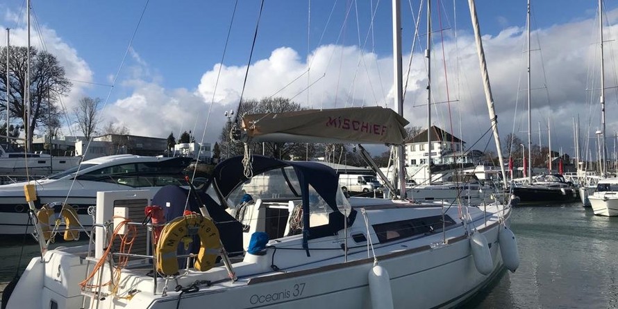 Beneteau Oceanis 37