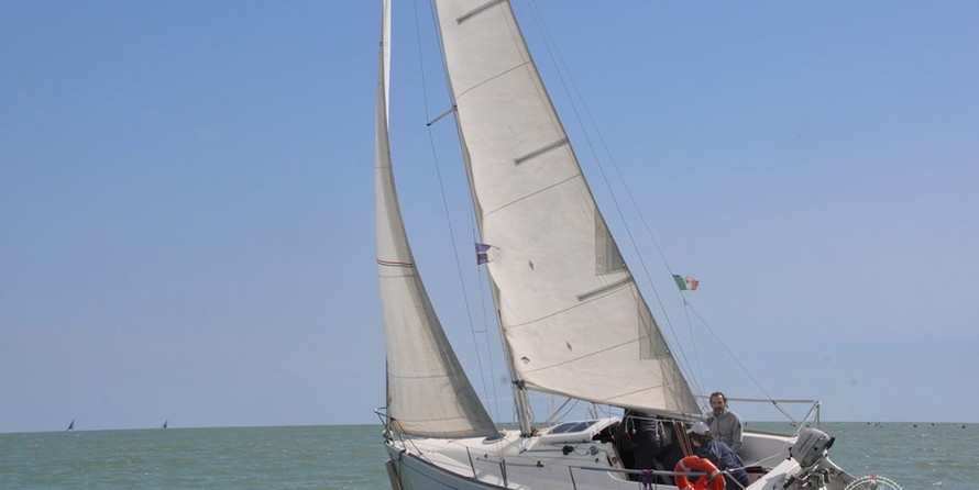 Beneteau First 211