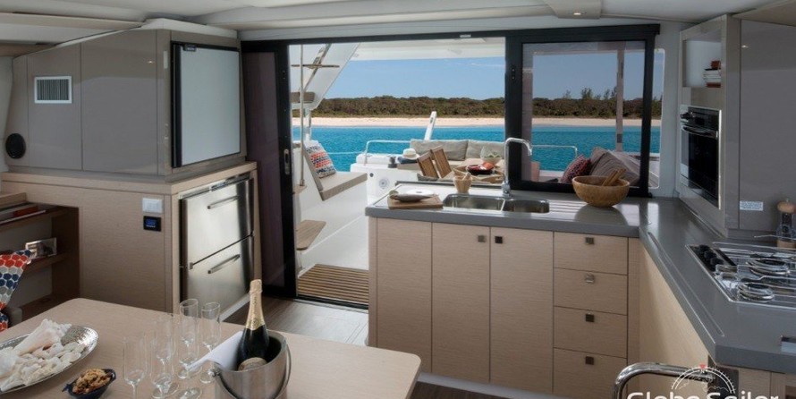 Fountaine Pajot Lucia 40