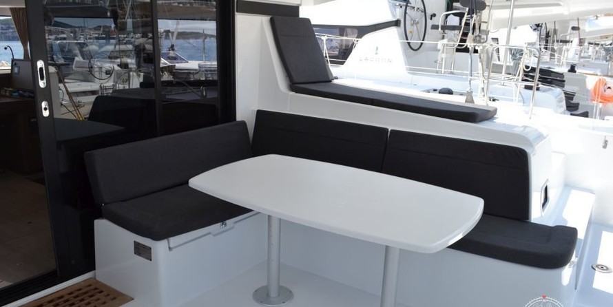 Lagoon 42