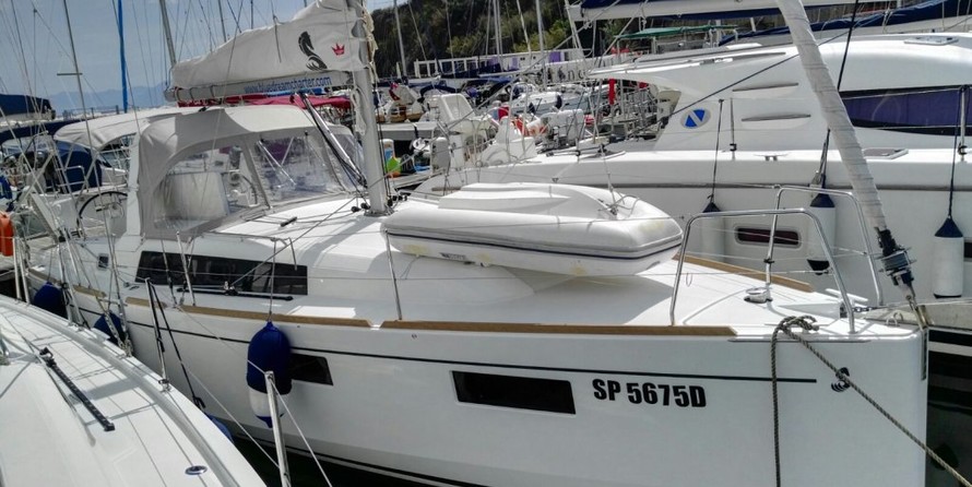 Beneteau Oceanis 35