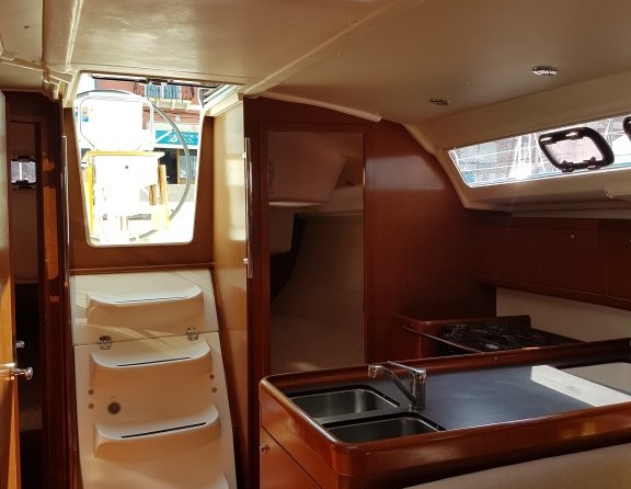 Beneteau Oceanis 373