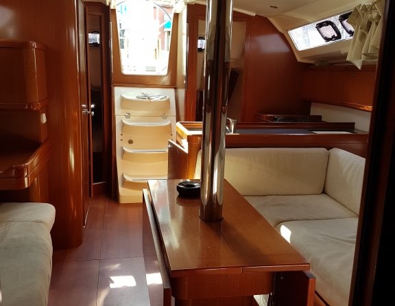 Beneteau Oceanis 373