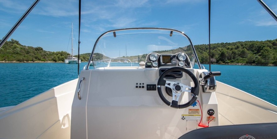 Quicksilver Activ 605 Open
