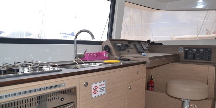 Bali catamarans 4.0 lounge