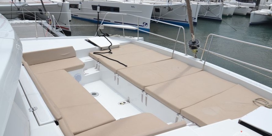 Bali catamarans 4.0 lounge