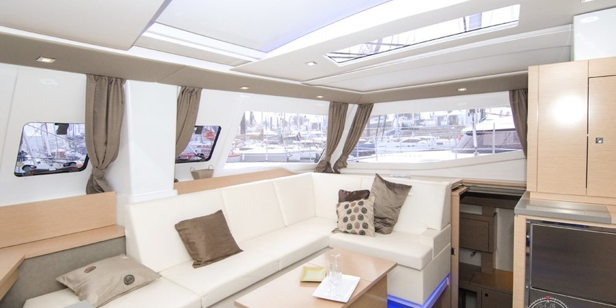 Fountaine Pajot Helia 44