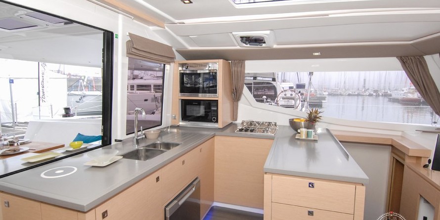 Fountaine Pajot Helia 44