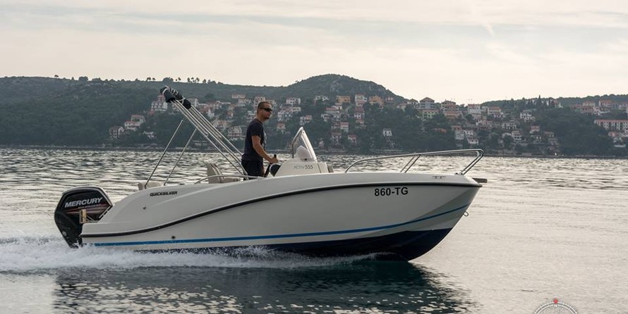 Quicksilver Activ 555 Open