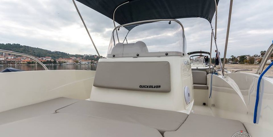 Quicksilver Activ 555 Open