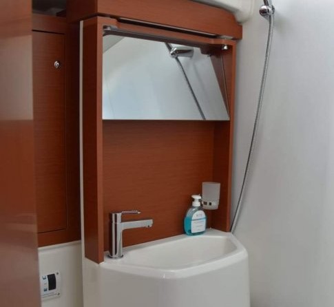 Beneteau Oceanis 51.1
