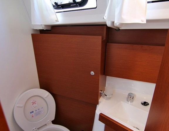 Beneteau Oceanis 38.1