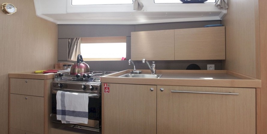 Beneteau Oceanis 38.1