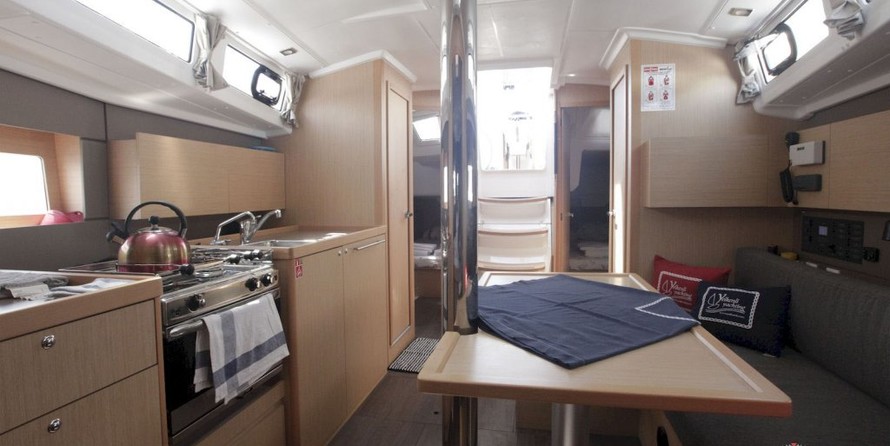 Beneteau Oceanis 38.1
