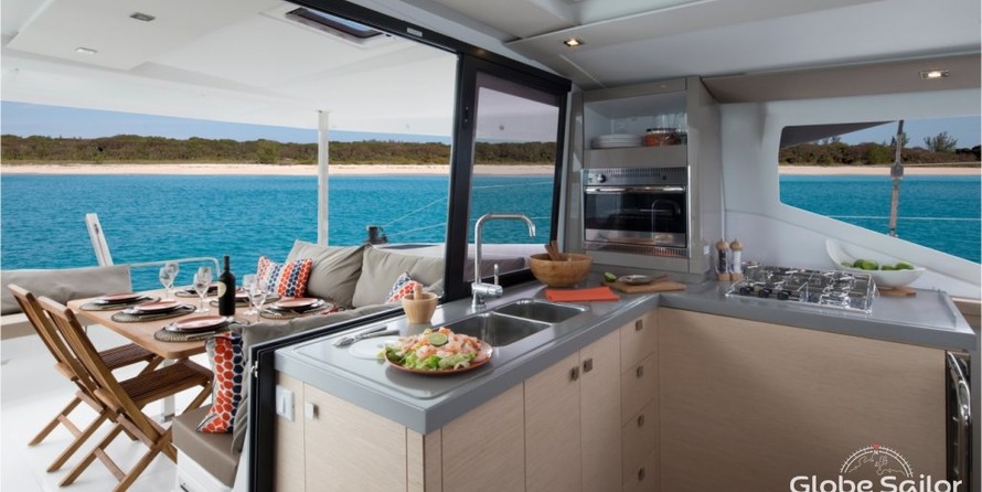 Fountaine Pajot Lucia 40
