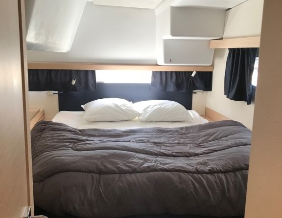 Fountaine Pajot Lucia 40