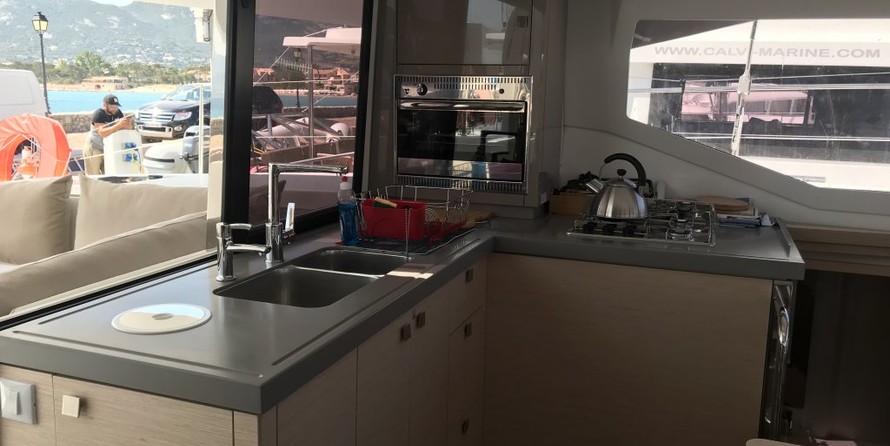 Fountaine Pajot Lucia 40
