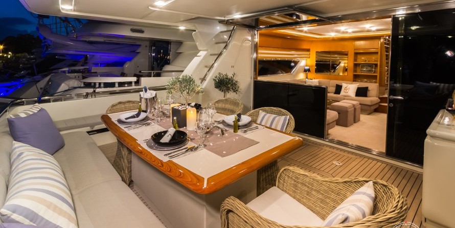 Ferretti 225